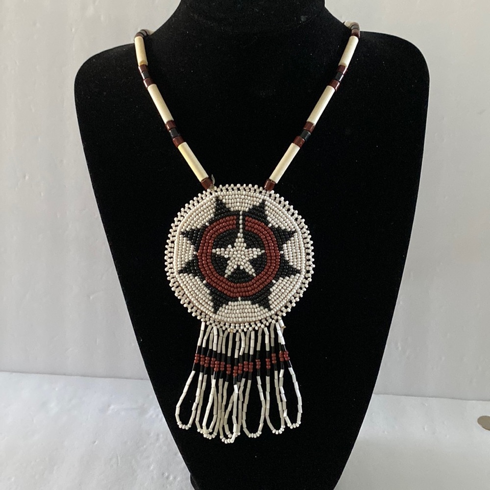 Vintage native Indian necklace. N12